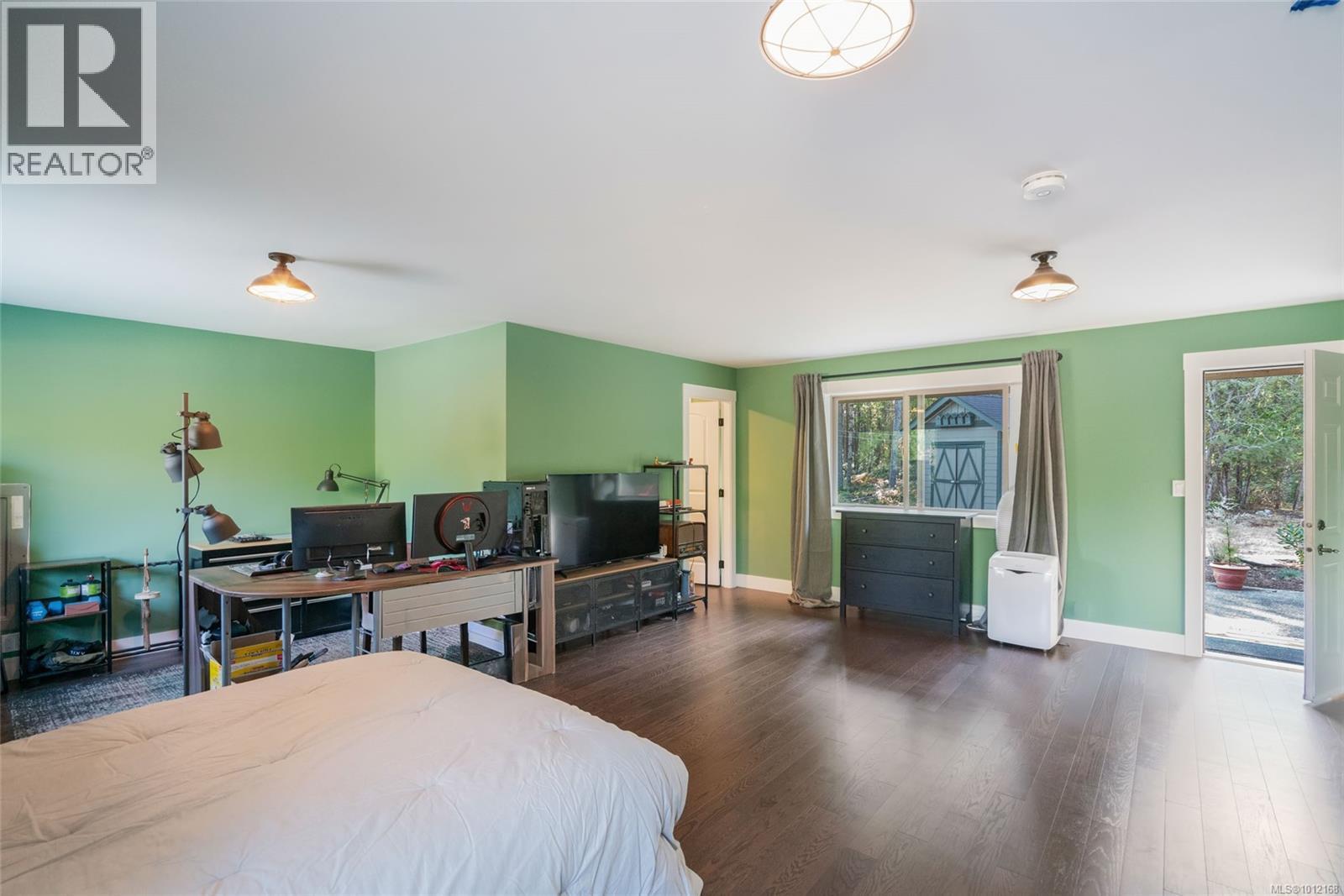 2265 Peterson Rd, Nanoose Bay