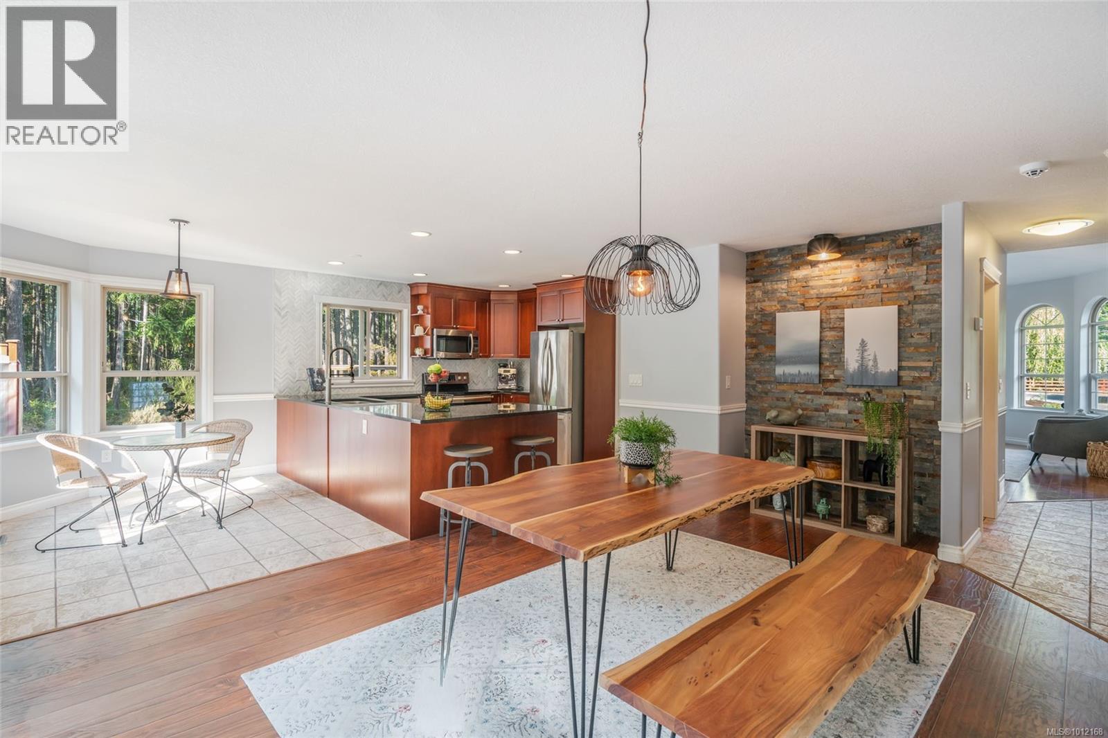 2265 Peterson Rd, Nanoose Bay