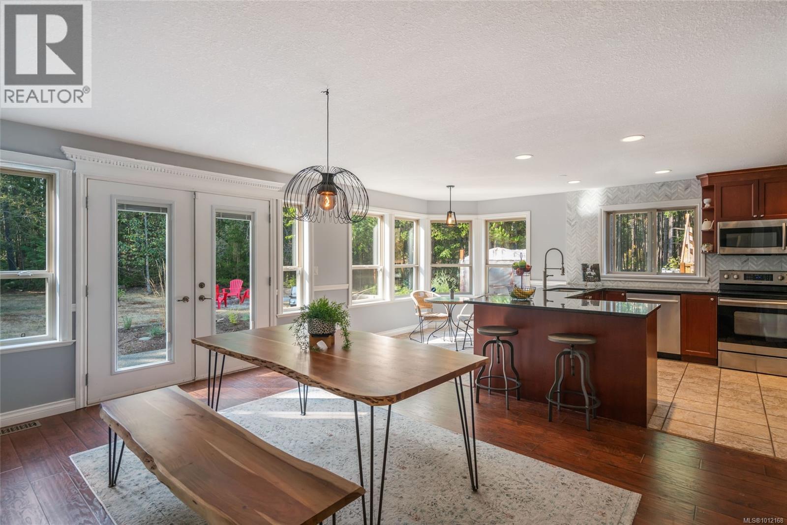 2265 Peterson Rd, Nanoose Bay