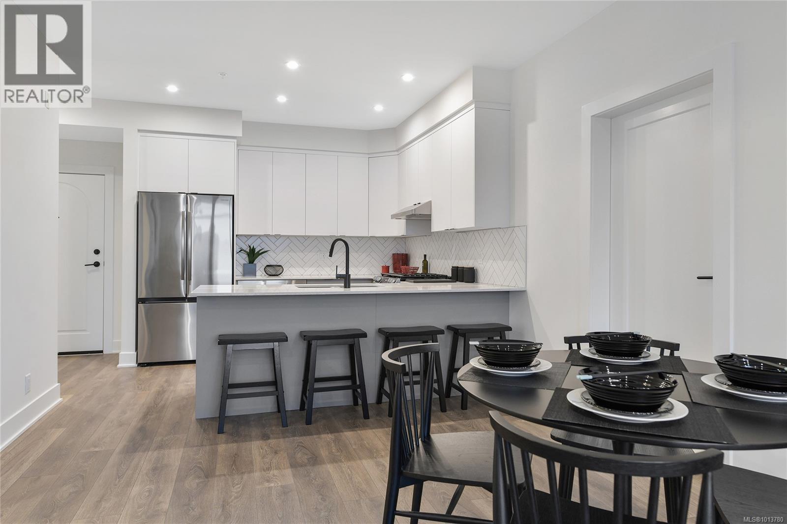 301 1114 Samar Crescent, Langford