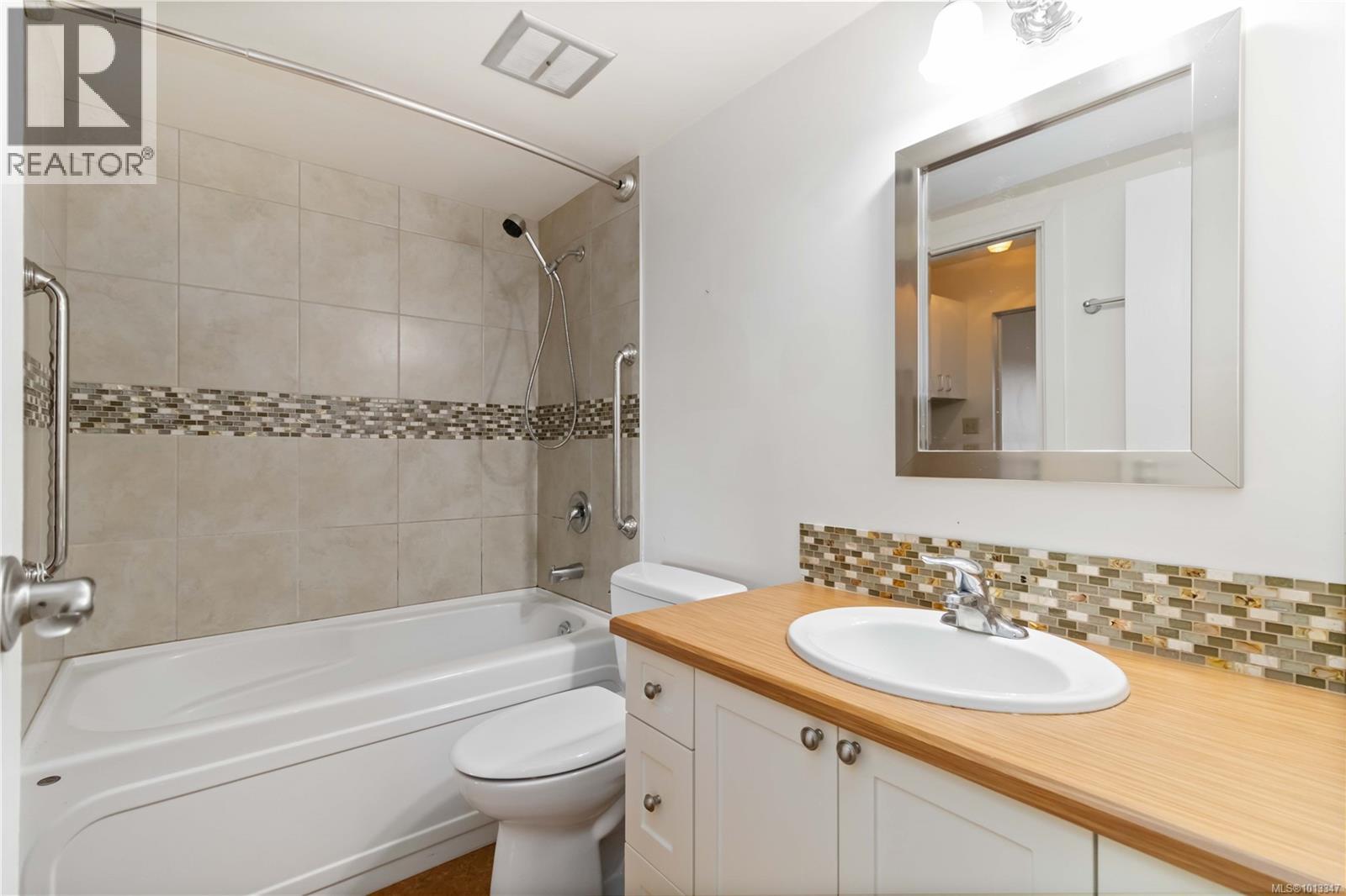 307 853 Selkirk Avenue, Esquimalt