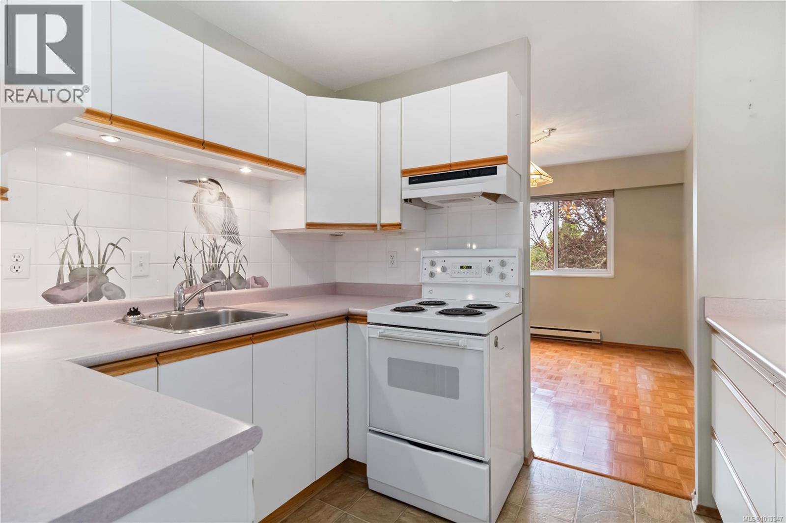 307 853 Selkirk Avenue, Esquimalt