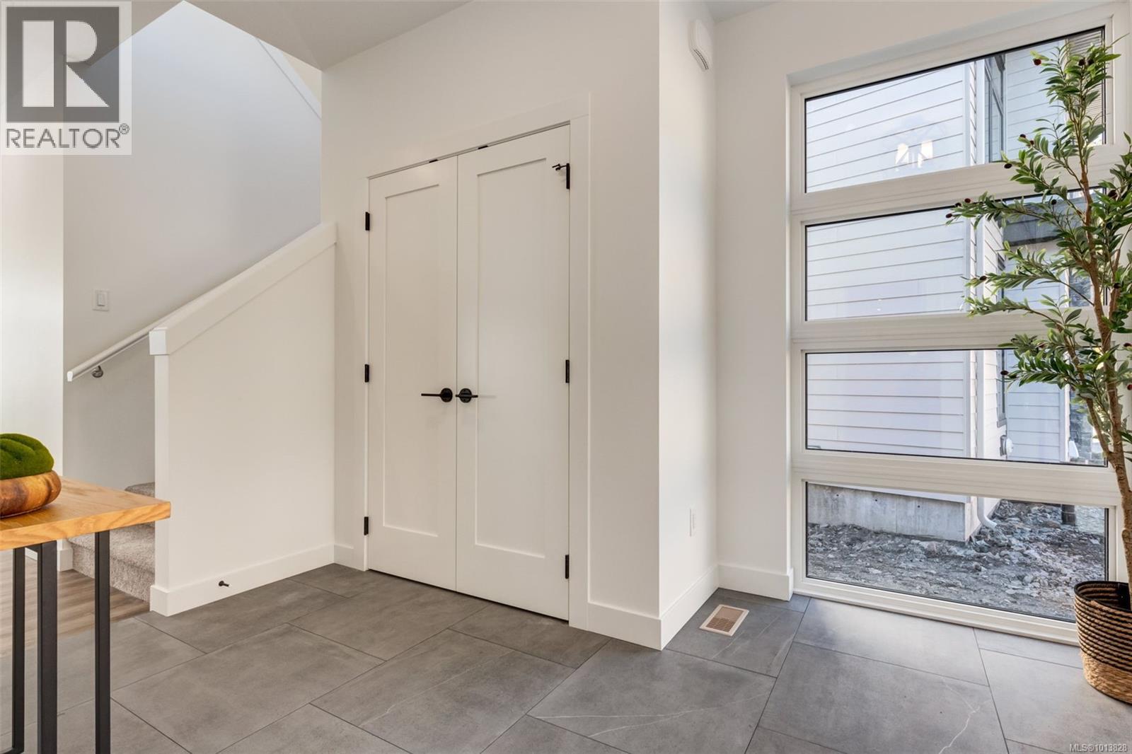 102 1220 Manzanita Pl, Nanaimo