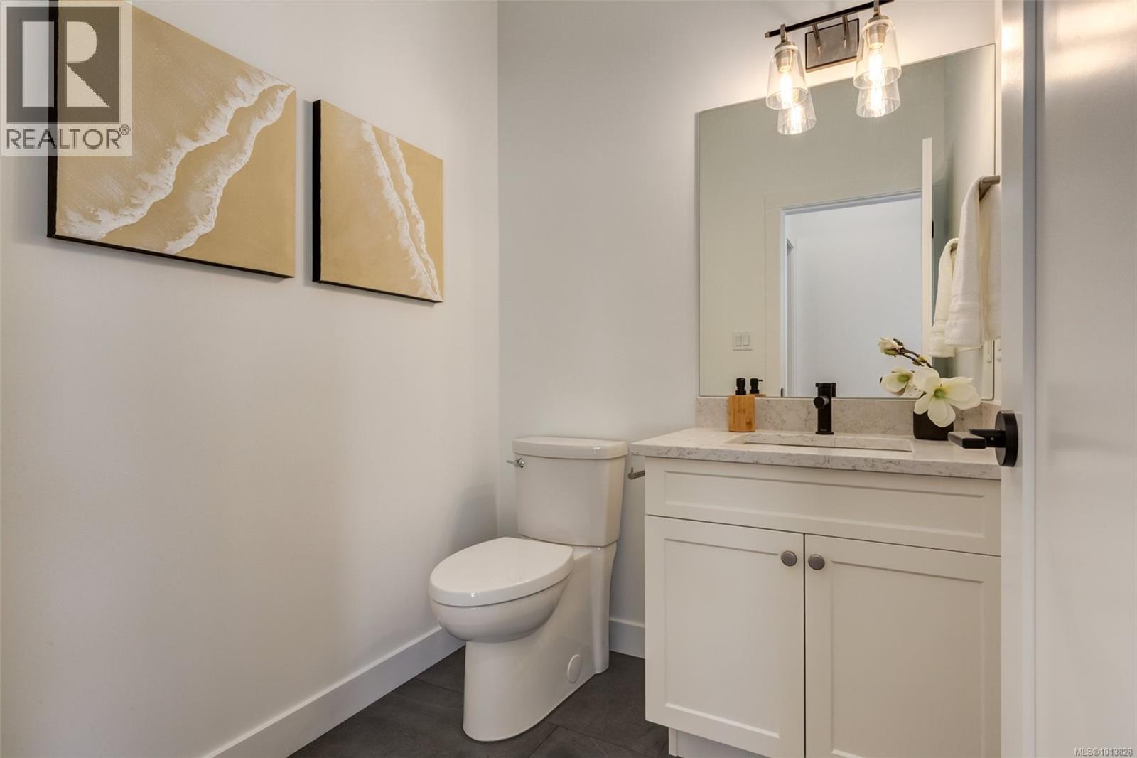 102 1220 Manzanita Pl, Nanaimo