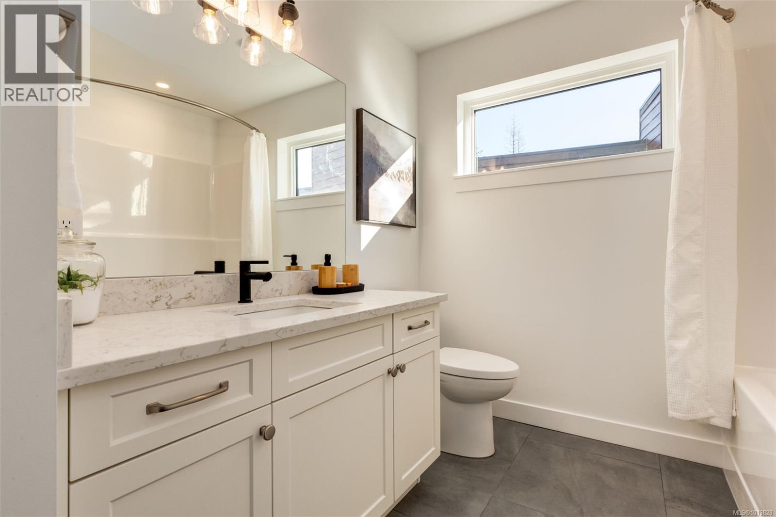 102 1220 Manzanita Pl, Nanaimo