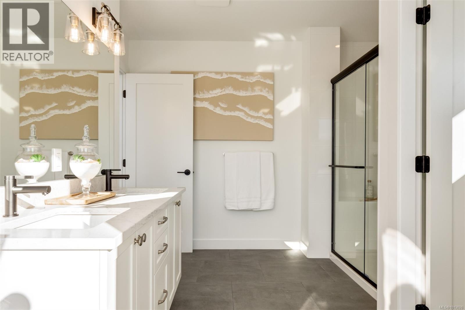 102 1220 Manzanita Pl, Nanaimo