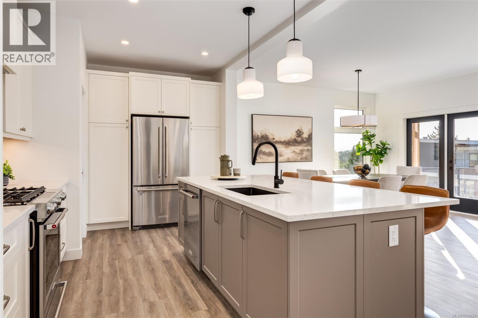 102 1220 Manzanita Pl, Nanaimo