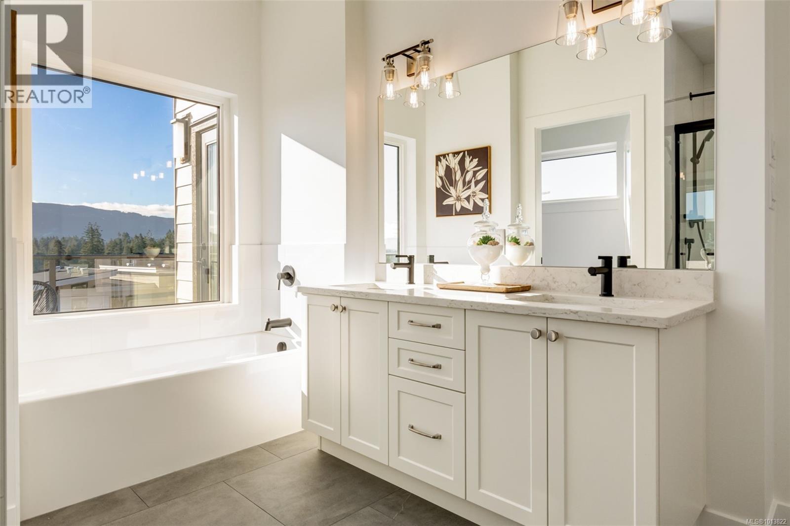 101 1220 Manzanita Pl, Nanaimo