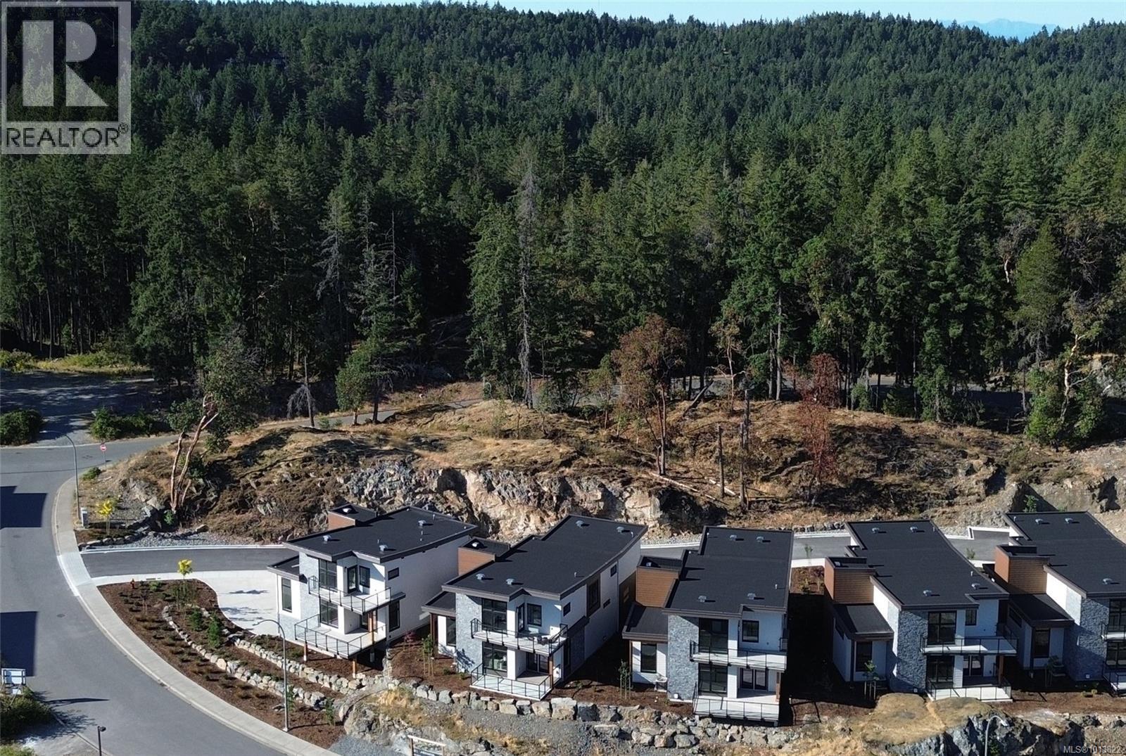 101 1220 Manzanita Pl, Nanaimo