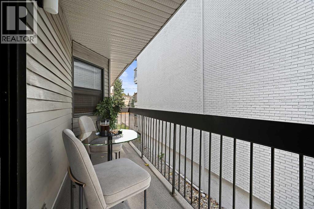 Single Family House for Sale in    Avenue SW Windsor Park Calgary 