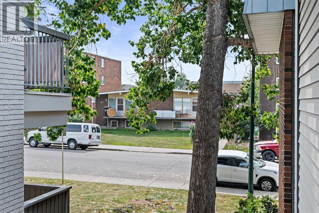 Single Family House for Sale in    Avenue SW Windsor Park Calgary 