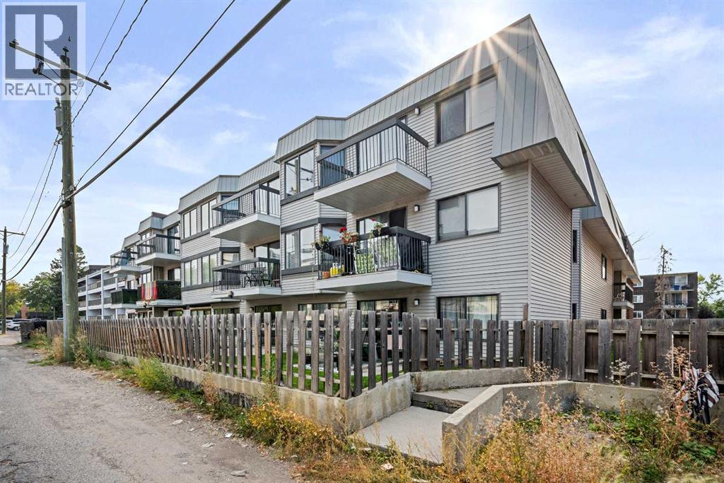 Single Family House for Sale in    Avenue SW Windsor Park Calgary 