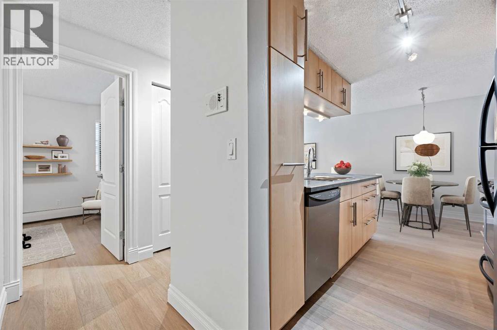 Single Family House for Sale in    Avenue SW Windsor Park Calgary 