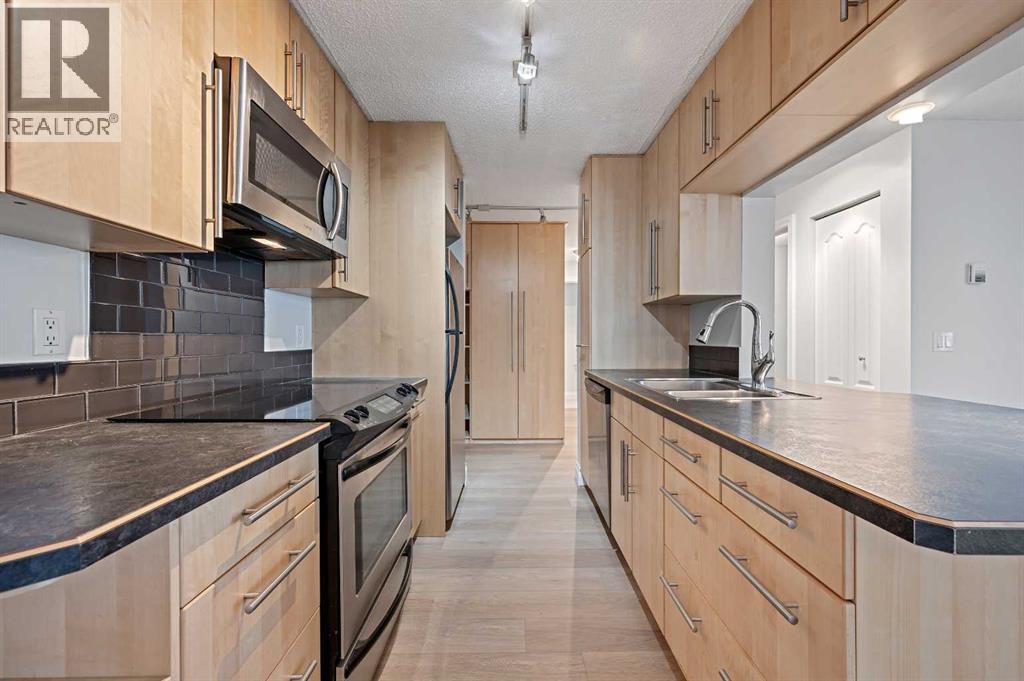 Single Family House for Sale in    Avenue SW Windsor Park Calgary 