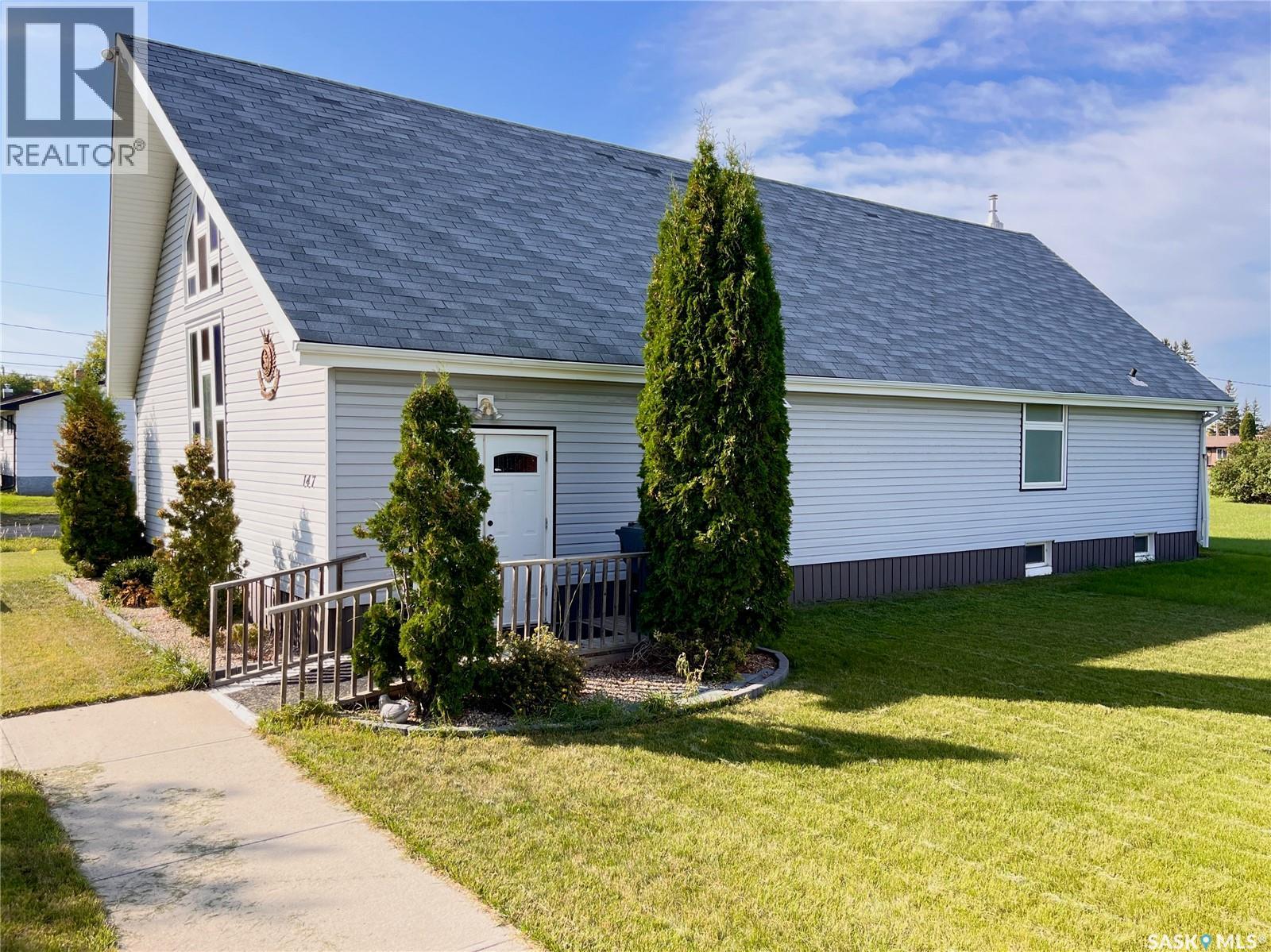 147 Booth STREET - Photo 3 of 11, Yorkton, Saskatchewan