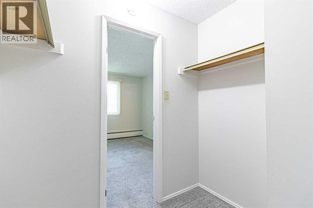 Single Family House for Sale in   Southampton Drive SW Southwood Calgary 