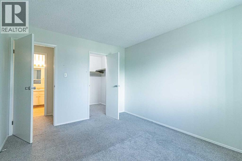 Single Family House for Sale in   Southampton Drive SW Southwood Calgary 