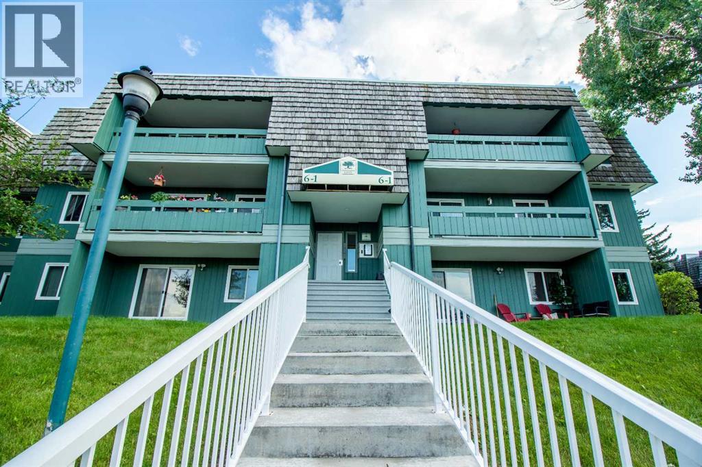Single Family House for Sale in   Southampton Drive SW Southwood Calgary 