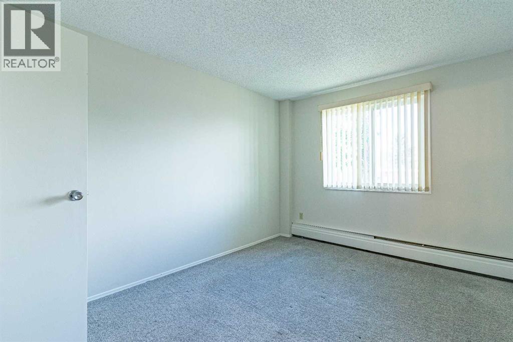 Single Family House for Sale in   Southampton Drive SW Southwood Calgary 