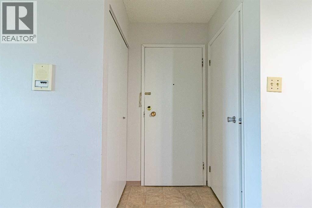 Single Family House for Sale in   Southampton Drive SW Southwood Calgary 