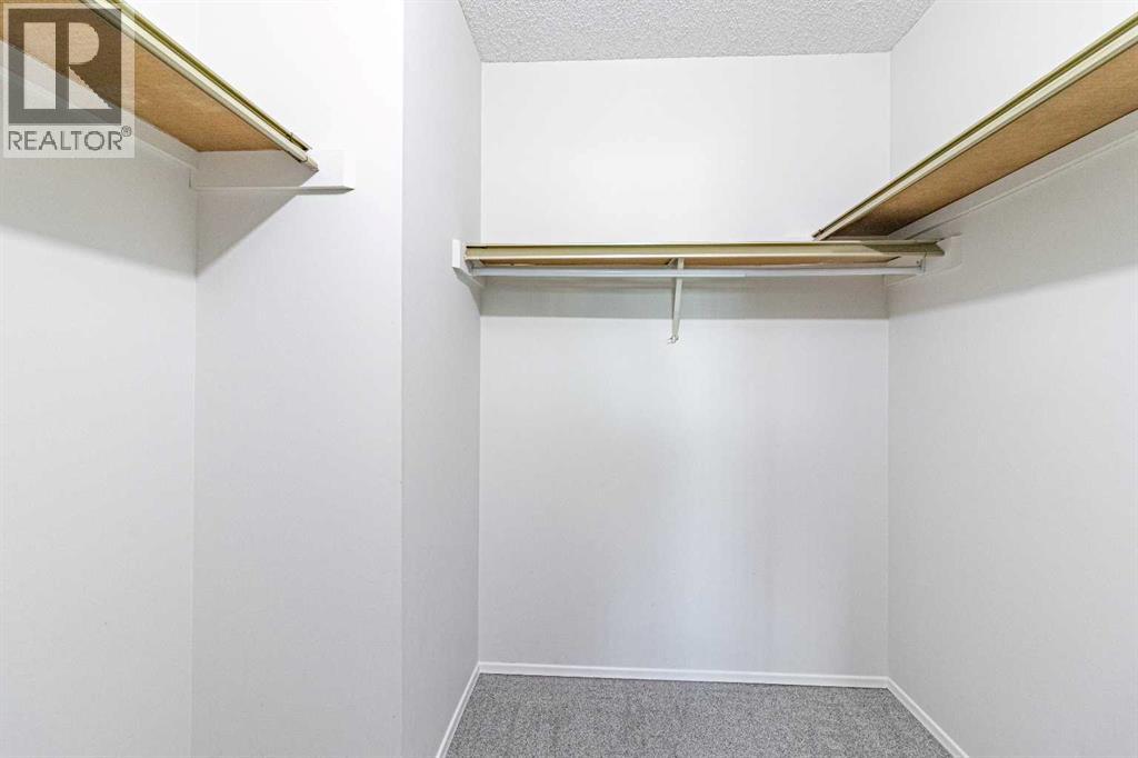 Single Family House for Sale in   Southampton Drive SW Southwood Calgary 