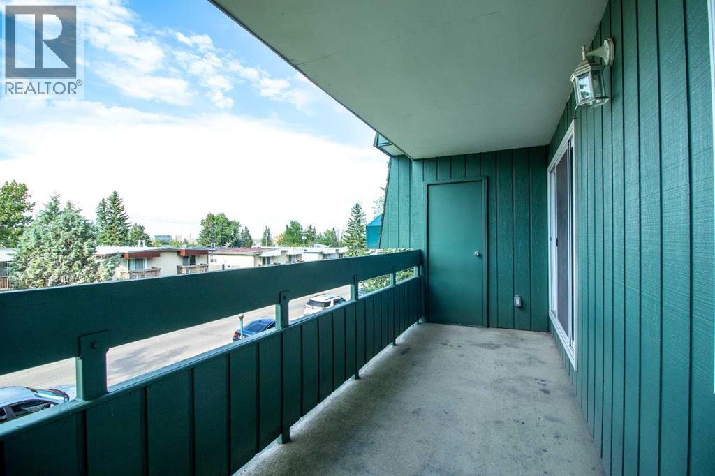 Single Family House for Sale in   Southampton Drive SW Southwood Calgary 