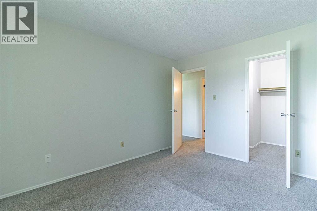 Single Family House for Sale in   Southampton Drive SW Southwood Calgary 
