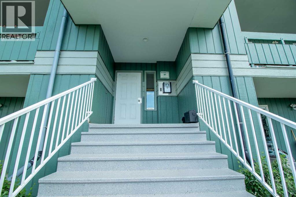 Single Family House for Sale in   Southampton Drive SW Southwood Calgary 