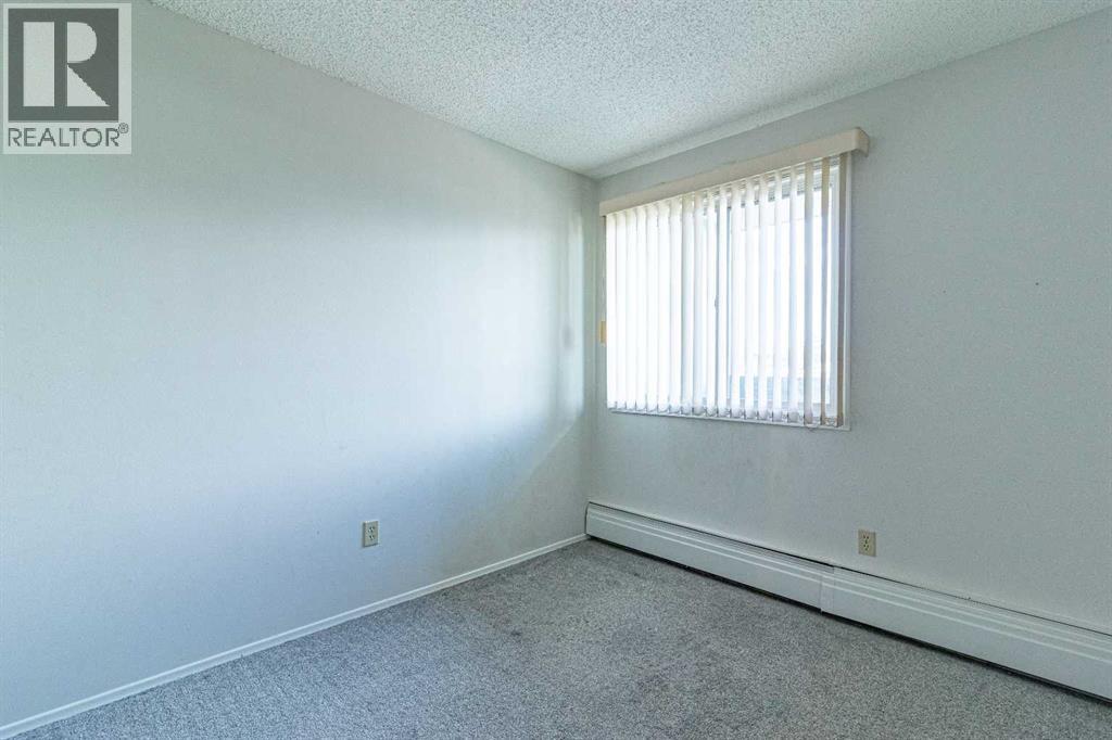 Single Family House for Sale in   Southampton Drive SW Southwood Calgary 