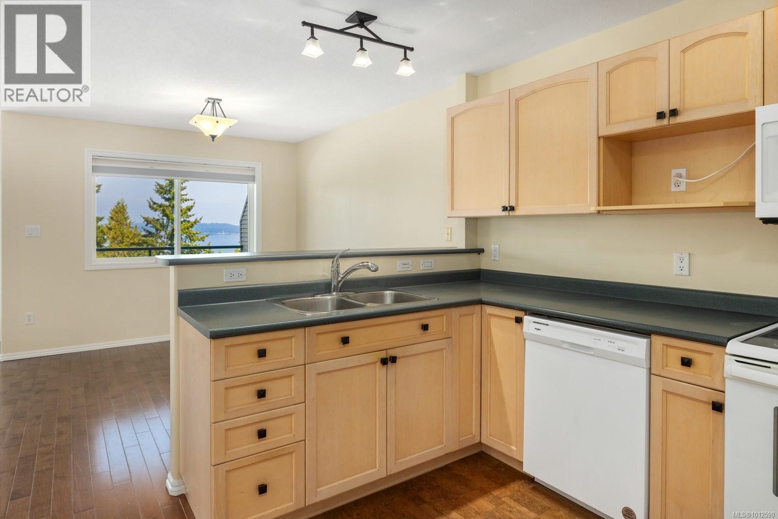 10185 View St, Chemainus