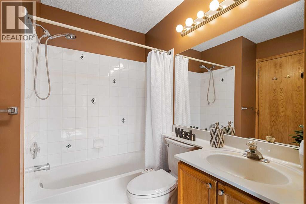 Single Family House for Sale in  Harvest Gold Circle NE Harvest Hills Calgary 