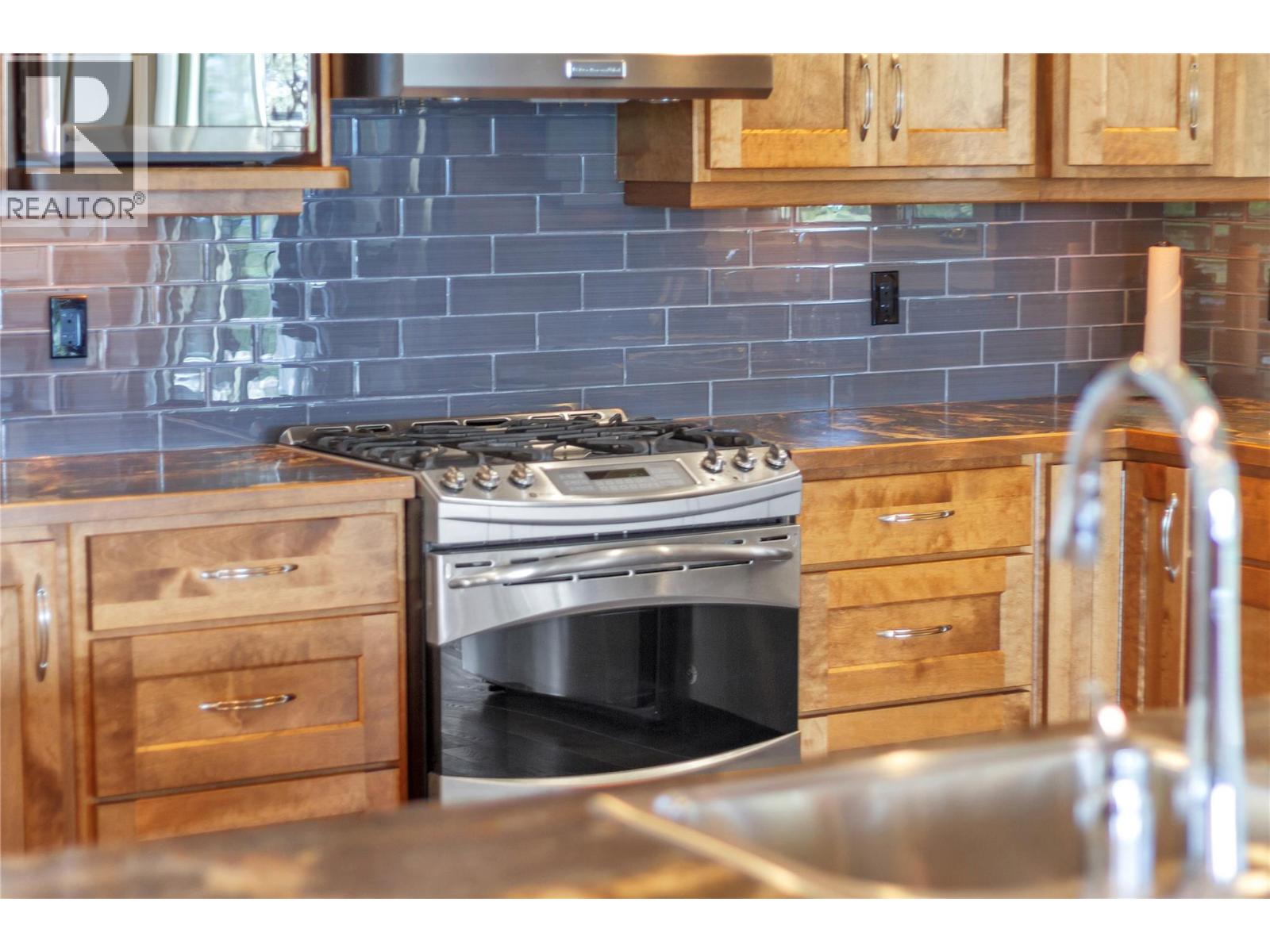  6080 Lynx Drive, Vernon
