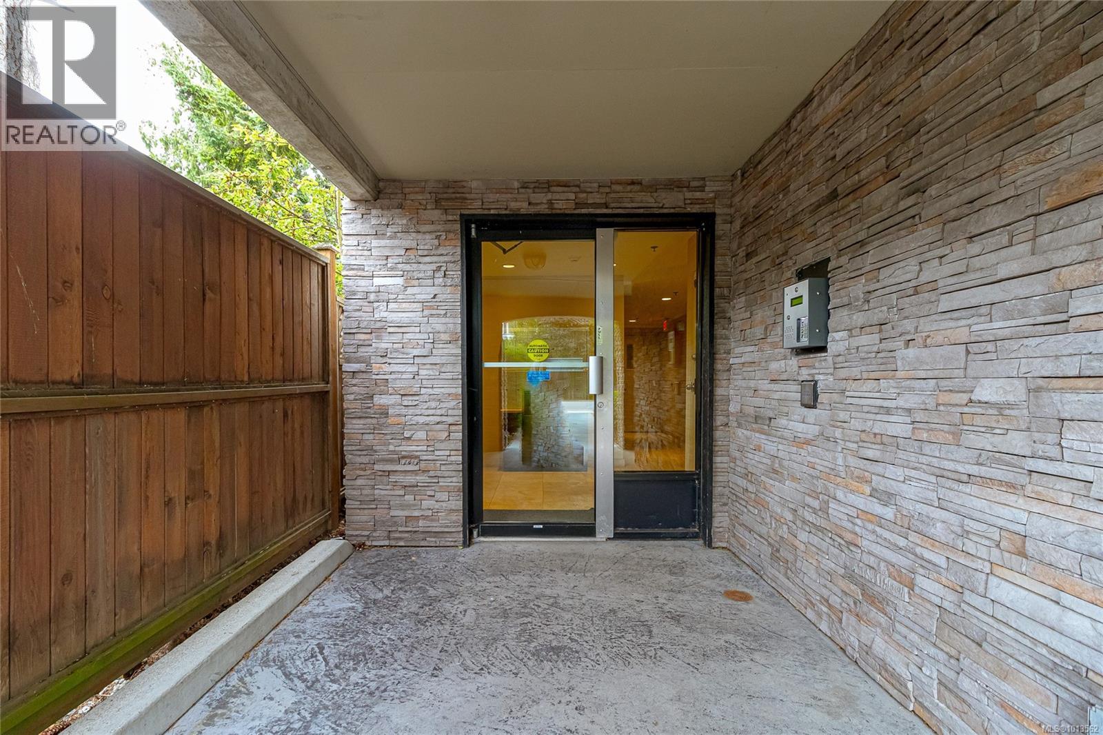 303 1615 Bay Street, Victoria