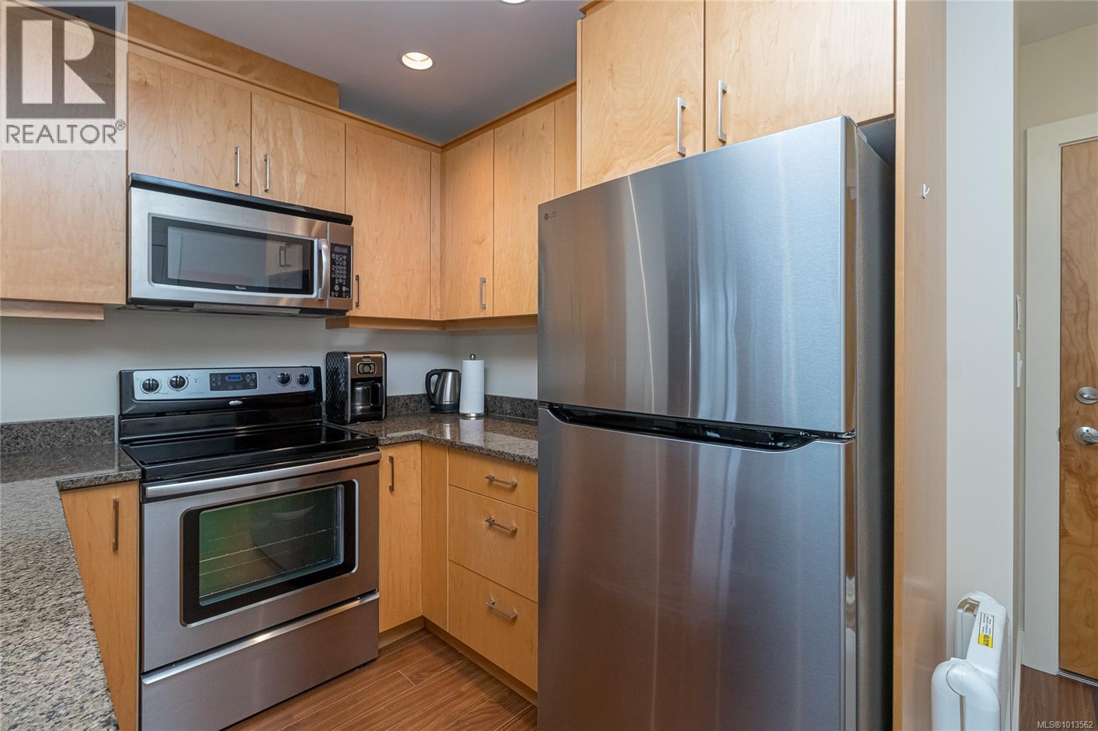 303 1615 Bay Street, Victoria