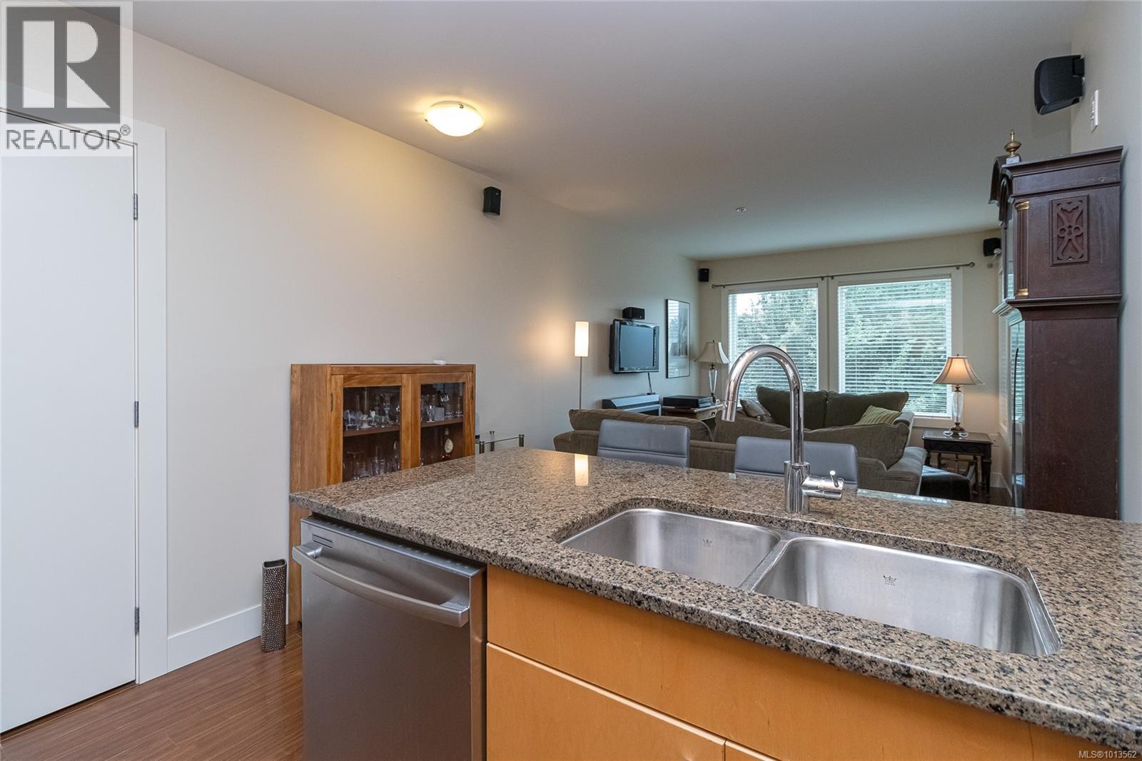303 1615 Bay Street, Victoria