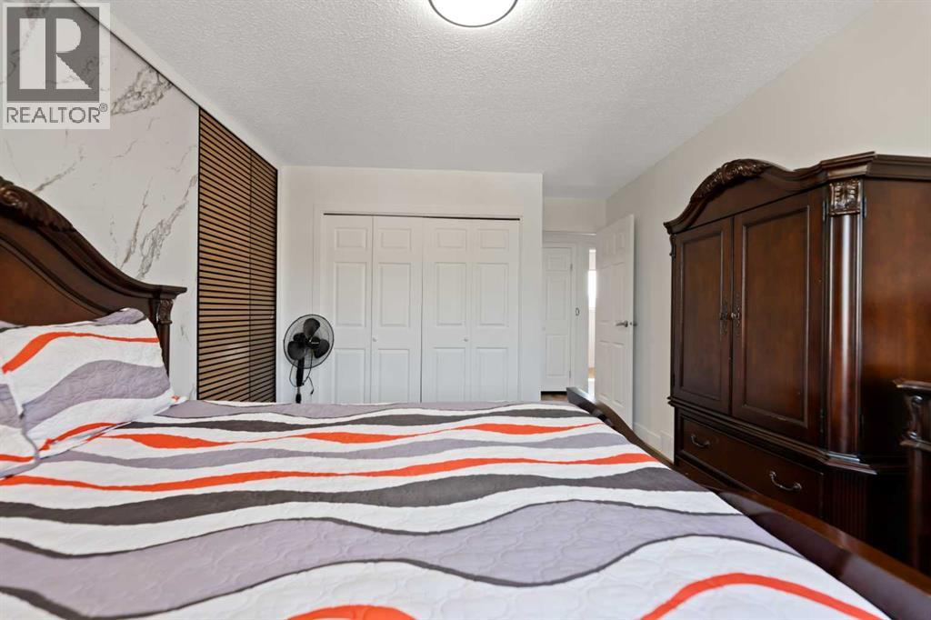 Single Family House for Sale in  Pinecliff Close NE Pineridge Calgary 