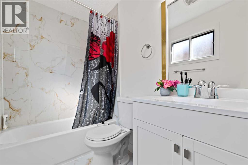 Single Family House for Sale in  Pinecliff Close NE Pineridge Calgary 