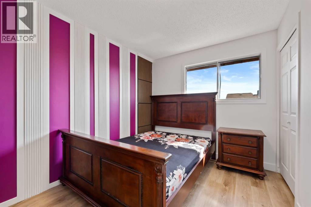 Single Family House for Sale in  Pinecliff Close NE Pineridge Calgary 