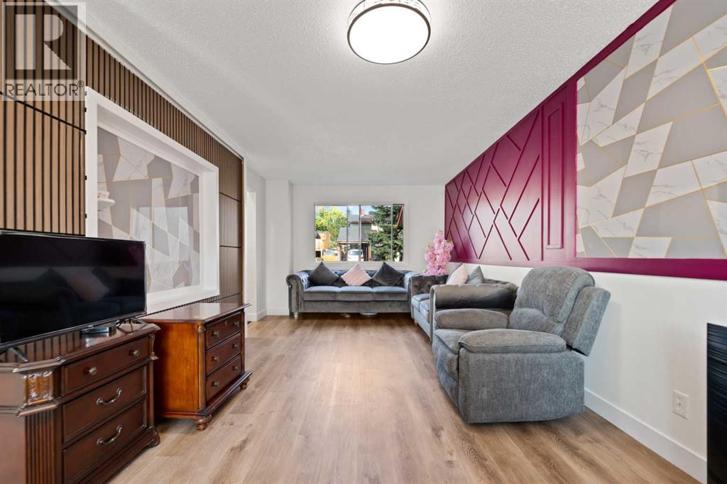 Single Family House for Sale in  Pinecliff Close NE Pineridge Calgary 