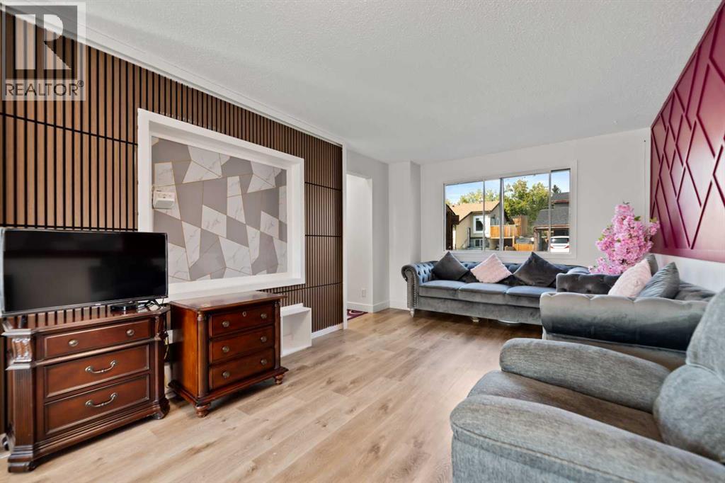 Single Family House for Sale in  Pinecliff Close NE Pineridge Calgary 