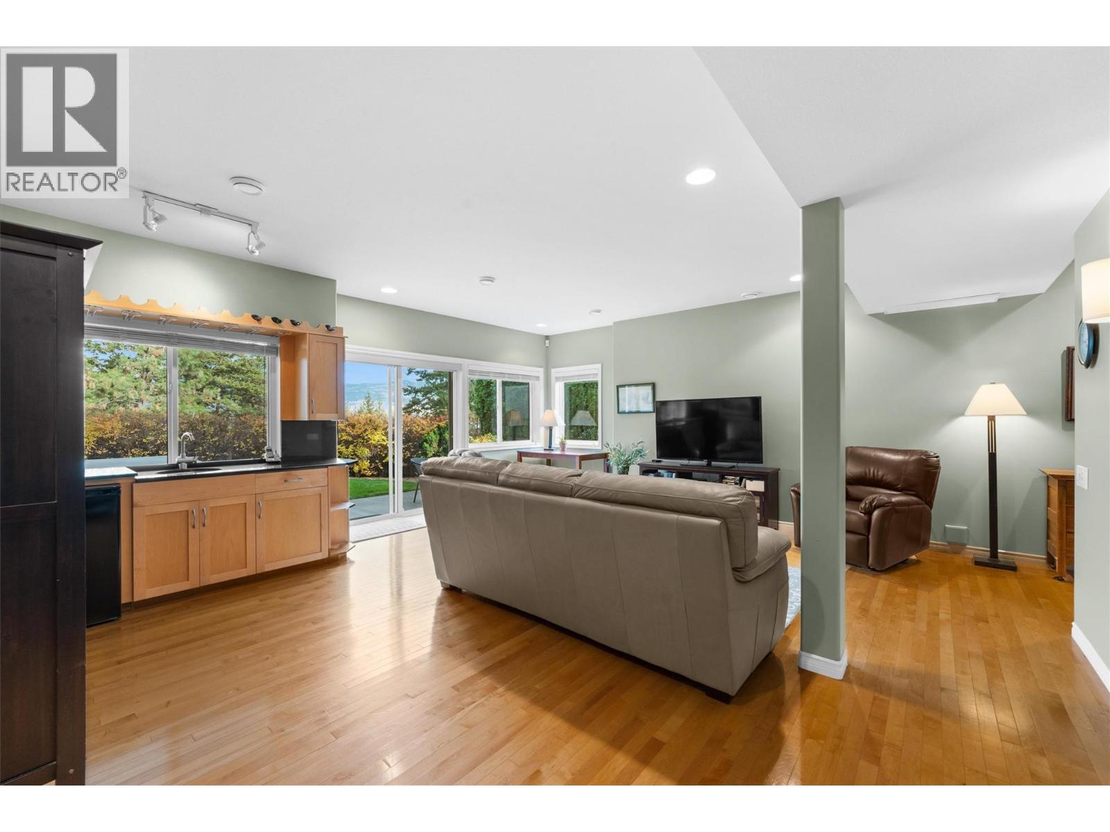  937 Skeena Court, Kelowna