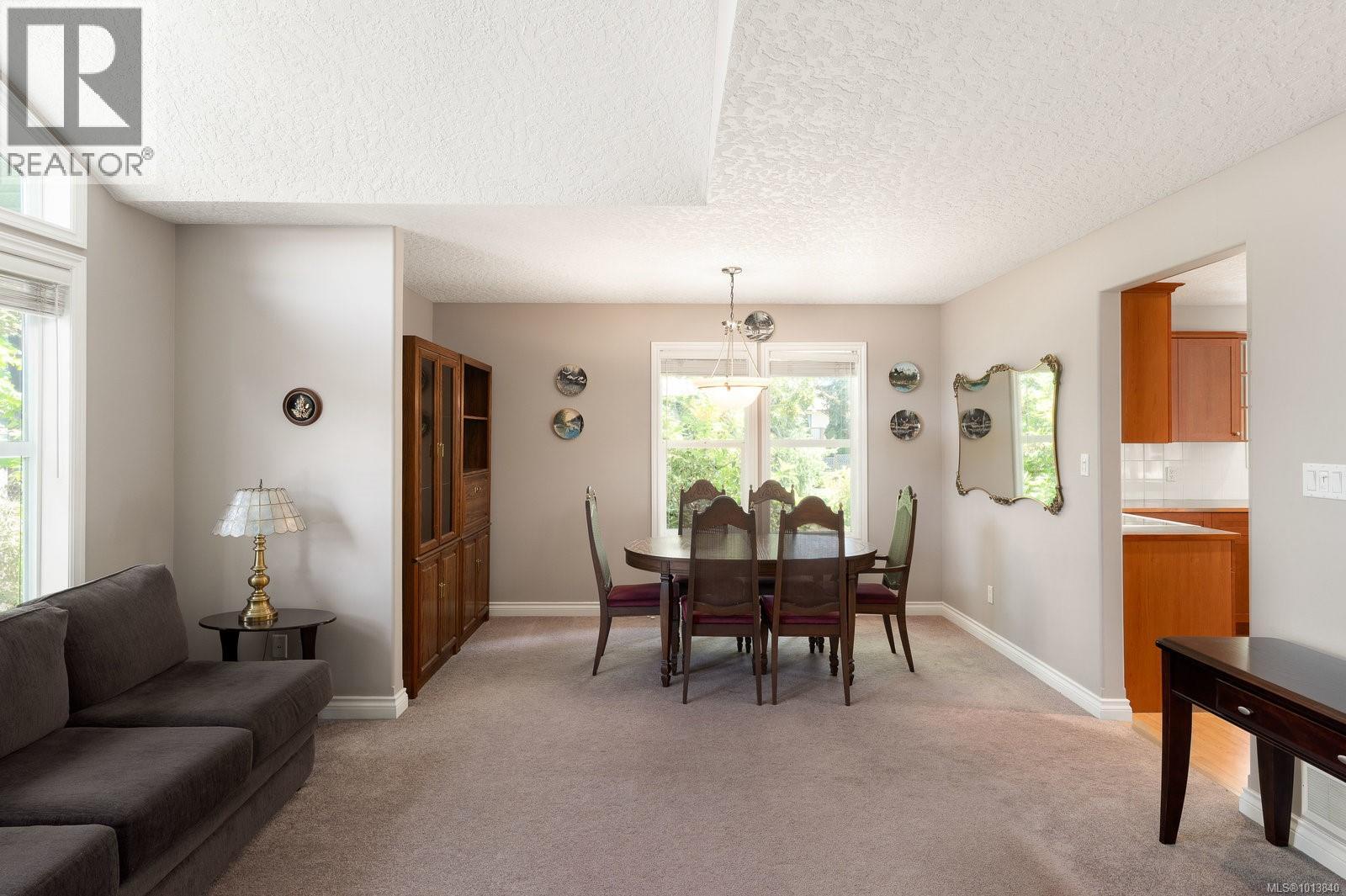 Single Family House for Sale in   Greenlea Dr Saanich 