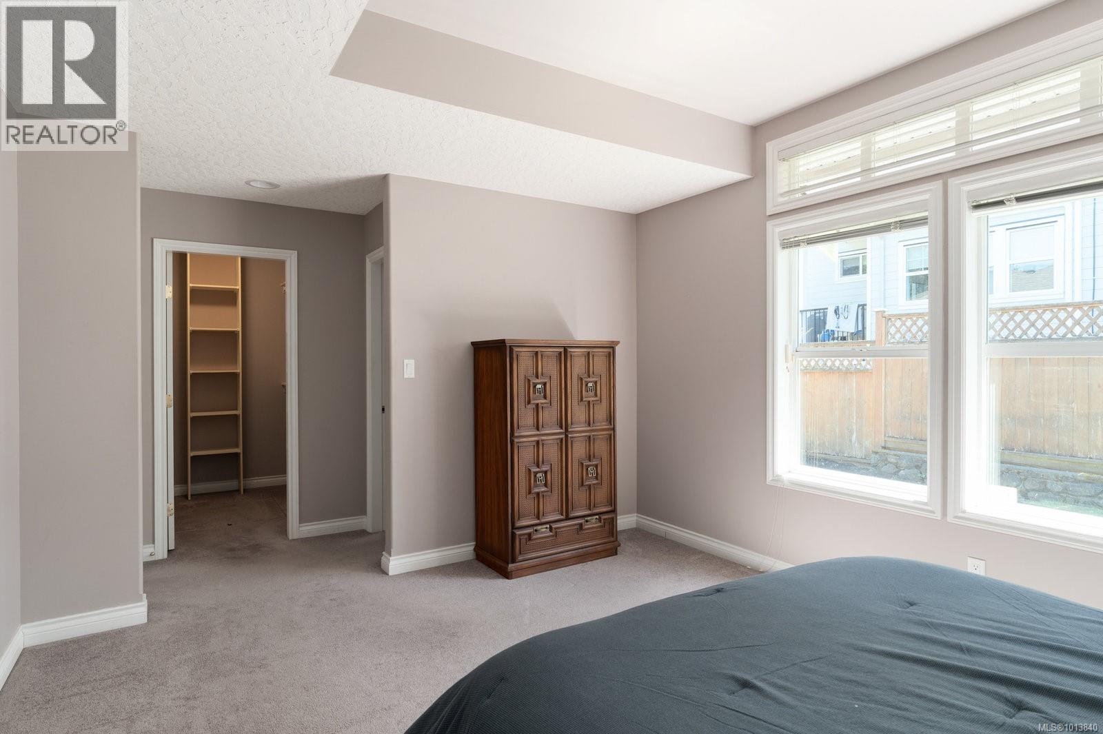 Single Family House for Sale in   Greenlea Dr Saanich 