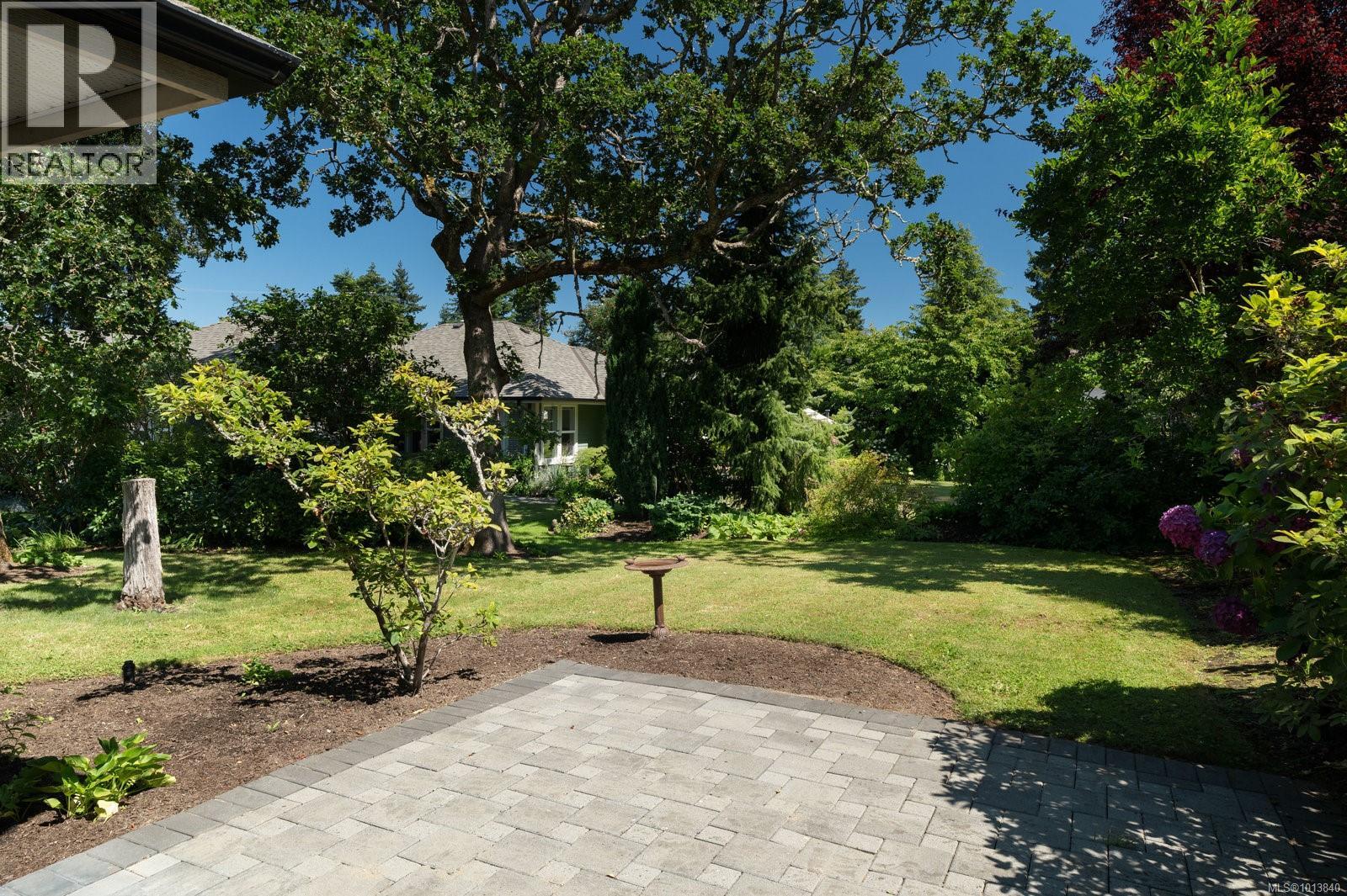 Single Family House for Sale in   Greenlea Dr Saanich 