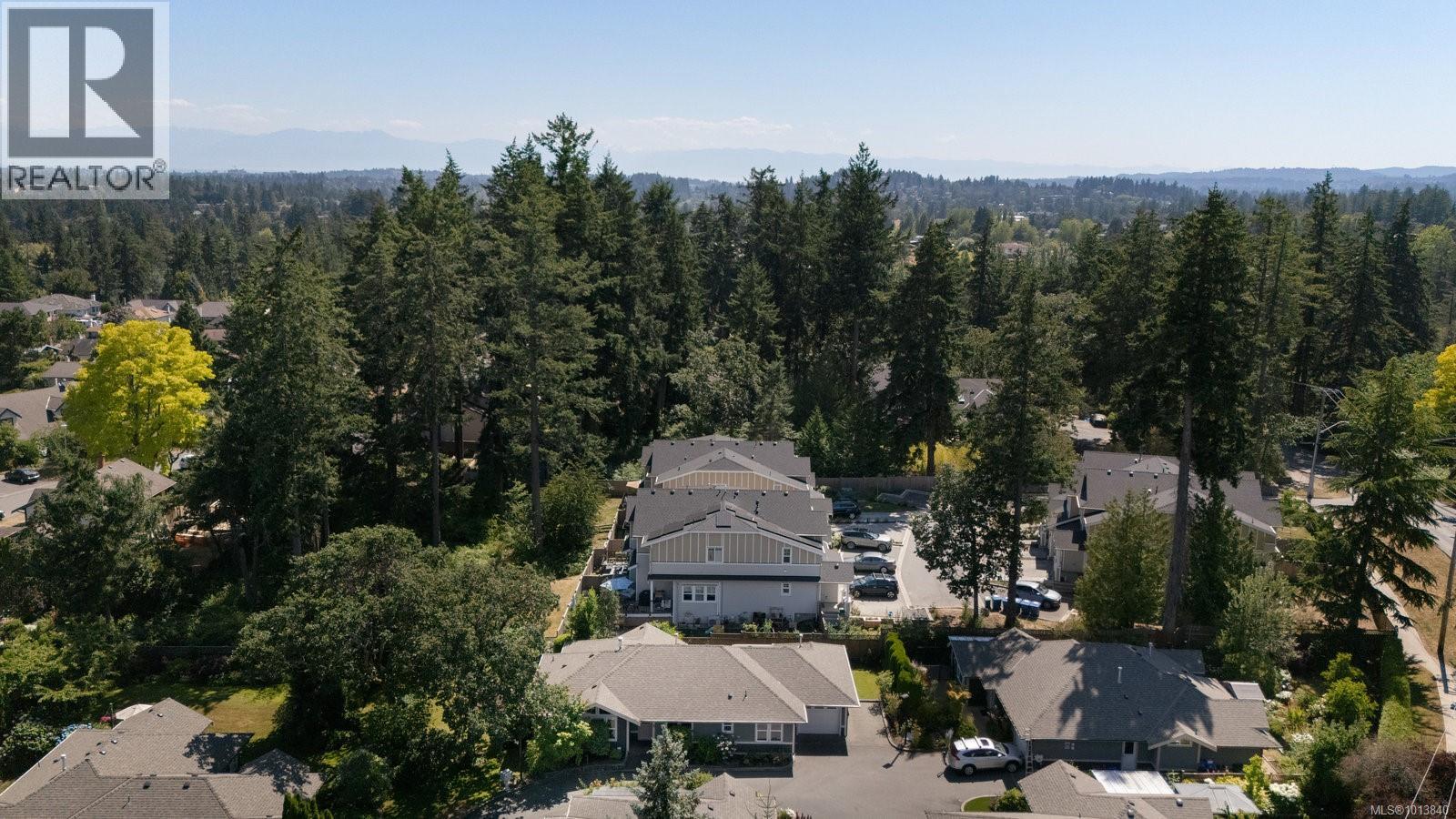 Single Family House for Sale in   Greenlea Dr Saanich 