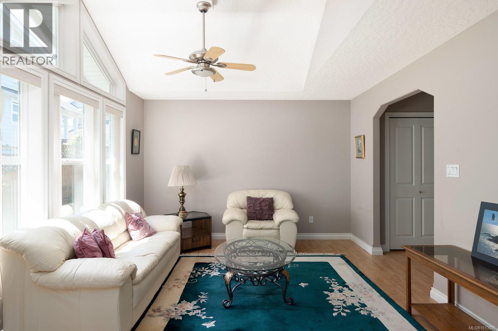 Single Family House for Sale in   Greenlea Dr Saanich 