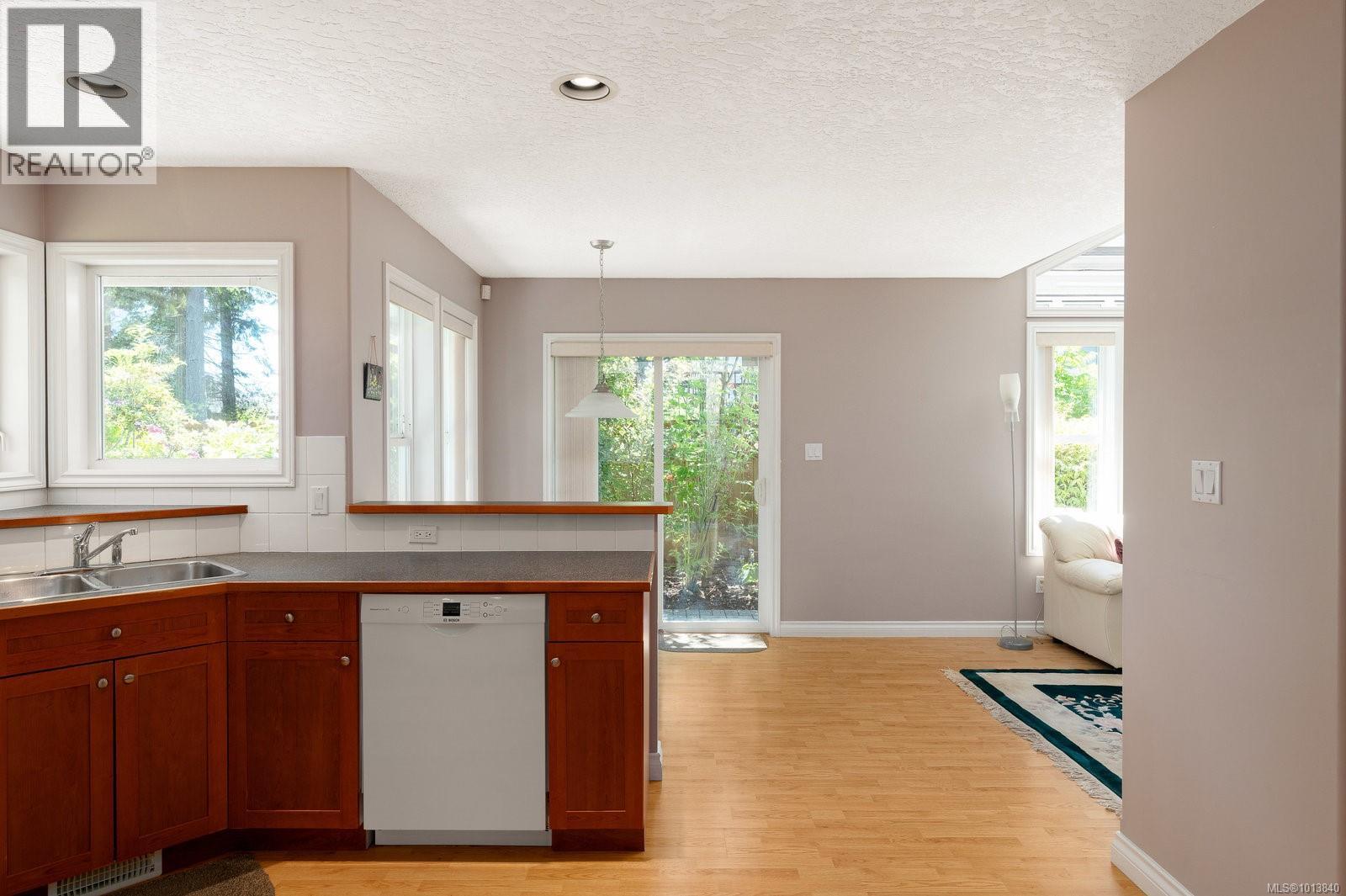 Single Family House for Sale in   Greenlea Dr Saanich 
