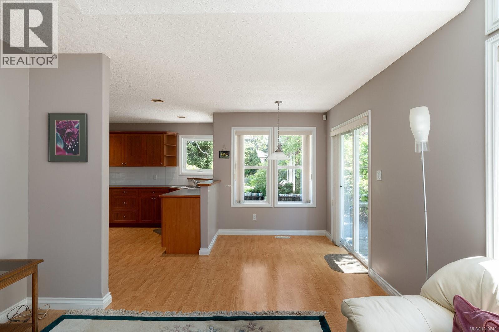 Single Family House for Sale in   Greenlea Dr Saanich 