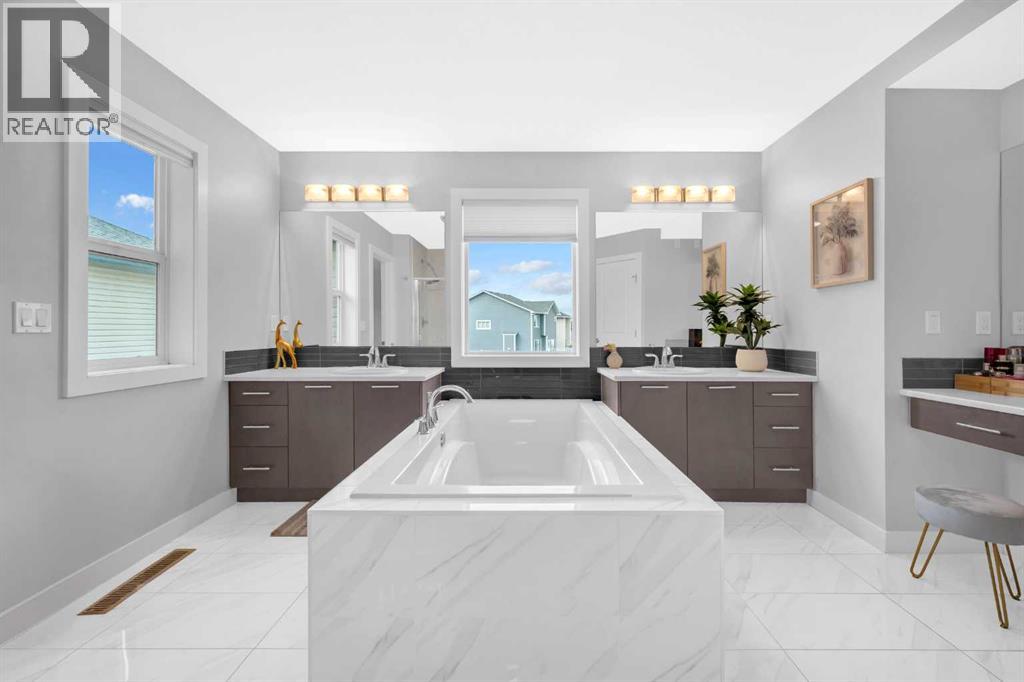 Single Family House for Sale in  Skyview Shores Place NE Skyview Ranch Calgary 