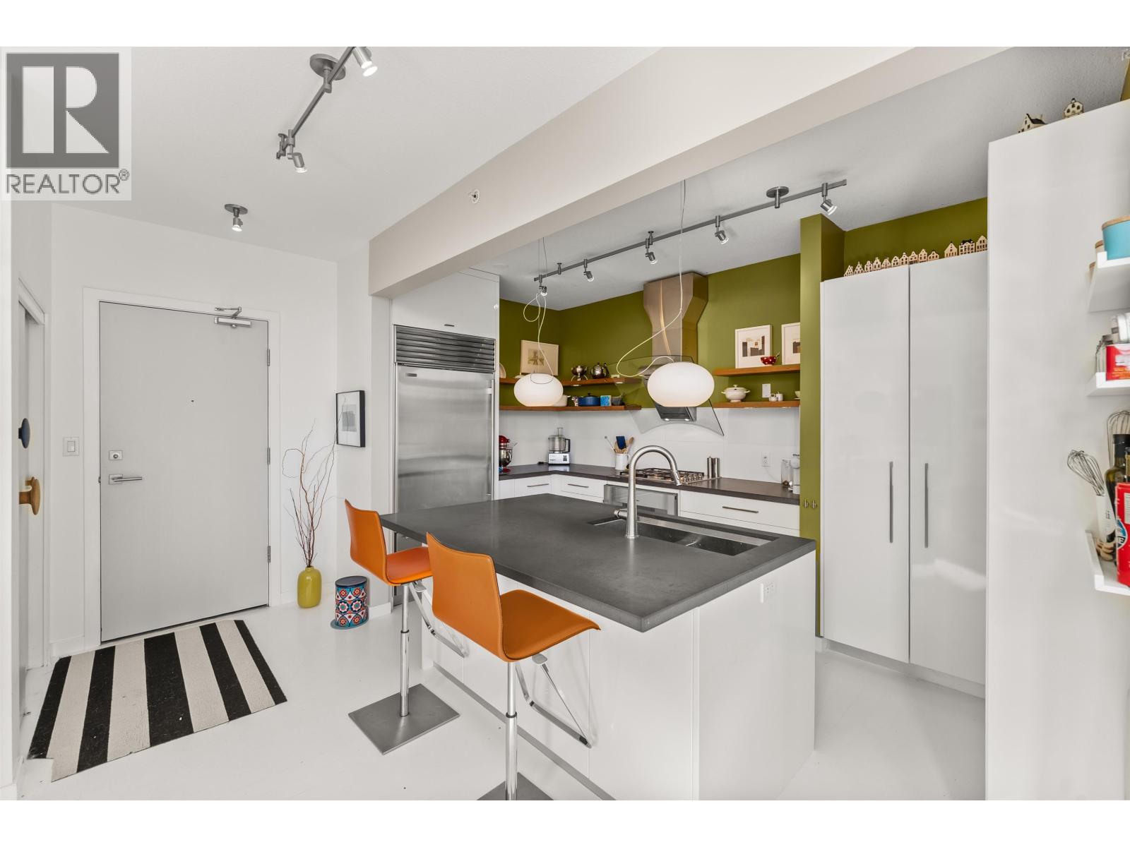 501 560 RAVEN WOODS DRIVE, North Vancouver